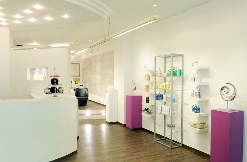 Capillus Friseur Nürnberg — Empfang und Produktsortiment